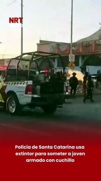 🚨 Un adolescente de 17 años fue det3nido en Santa Catarina tras presuntamente amen@zar con un cuch1llo a peatones y automovilistas. Policías utilizaron un extintor y un palo para somet3rlo.