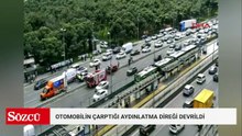 Bakırköy'de otomobilin çarptığı aydınlatma direği, başka bir otomobilin üzerine devrildi