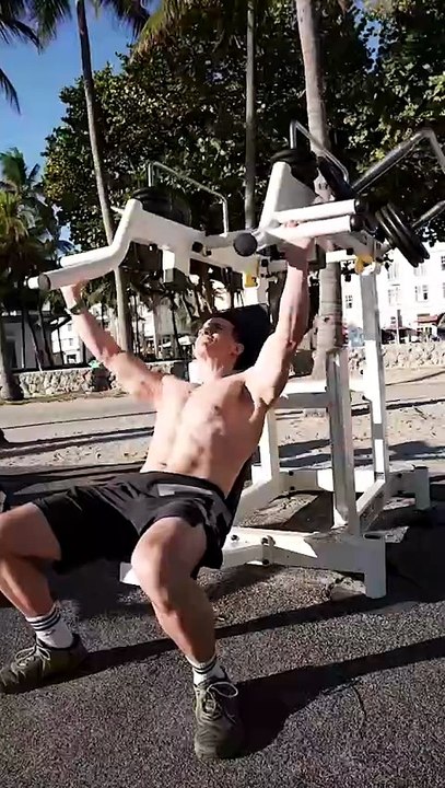 Muscle beach Miami !! 🔥