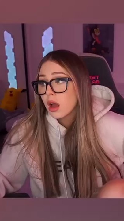 I was just kidding when I said fish I swear 🚨🙆🏼‍♀️ #twitchstreamer #twitchmoments #twitchclips #pickupline #jokes #texttospeech #gamergirl #tts