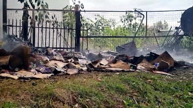 Incêndio em entulhos mobiliza Corpo de Bombeiros no Bairro Periolo, em Cascavel