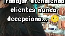 🚨🤮 Se viralizó un video donde un hombre, presuntamente en estado de ebriedad, intenta devolver un cigarro chino ya usado. Tras ser rechazado, escup1ó a una empleada, provocando indignación en redes.