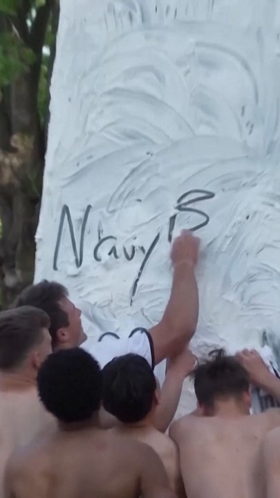 US Naval Academy Students Scale Obelisk in Annual Ritual