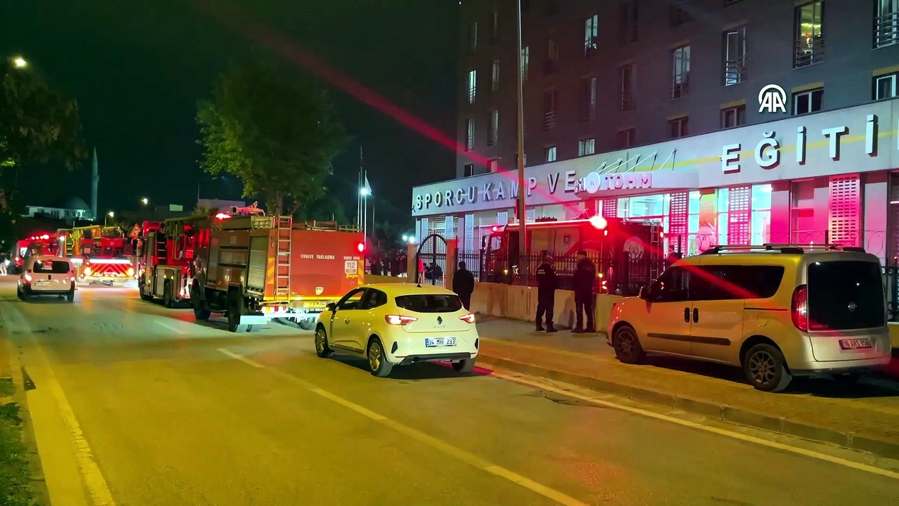 Ekipler seferber oldu! Milli sporcuların kaldığı merkezde yangın