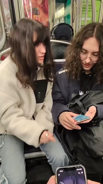 Prank - fausses annonces dans le métro