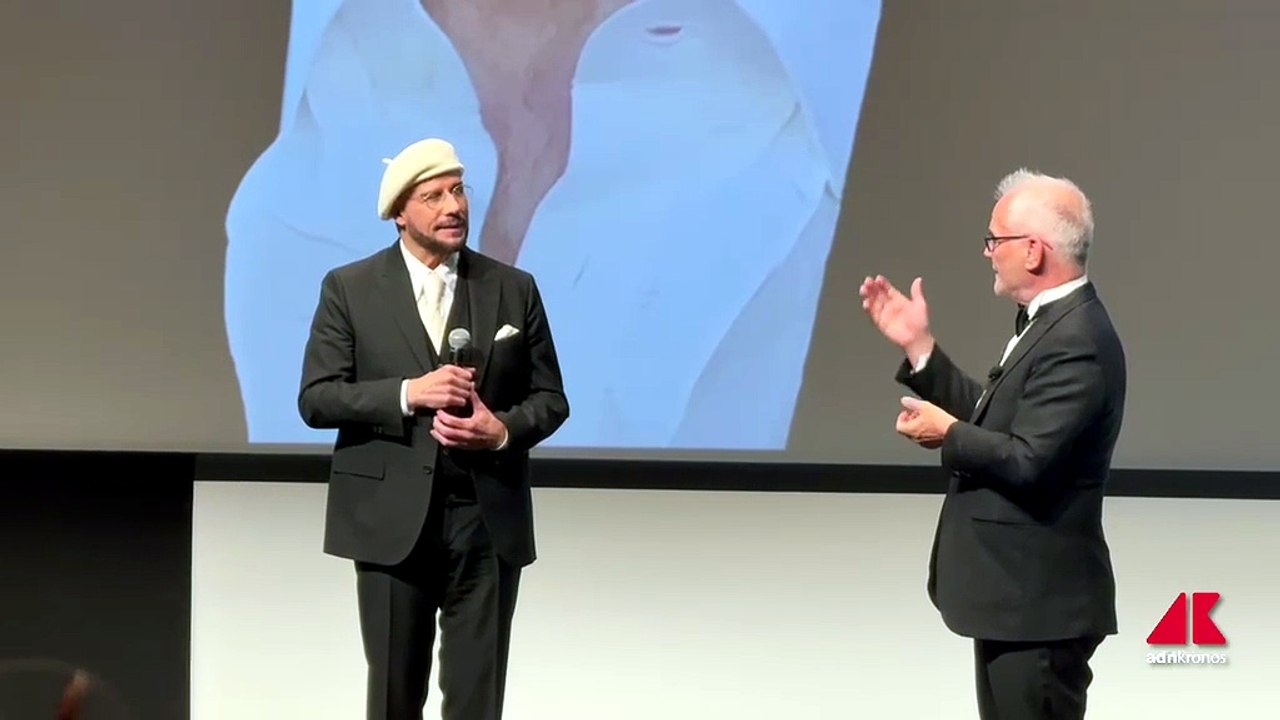 Festival di Cannes, John Travolta riceve a sorpresa la Palma d’oro d’onore