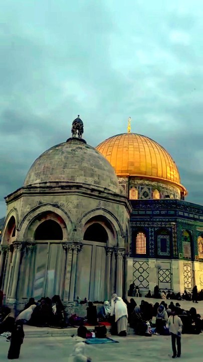 Al-Aqsa's call to prayer - Please like the video if you get it.