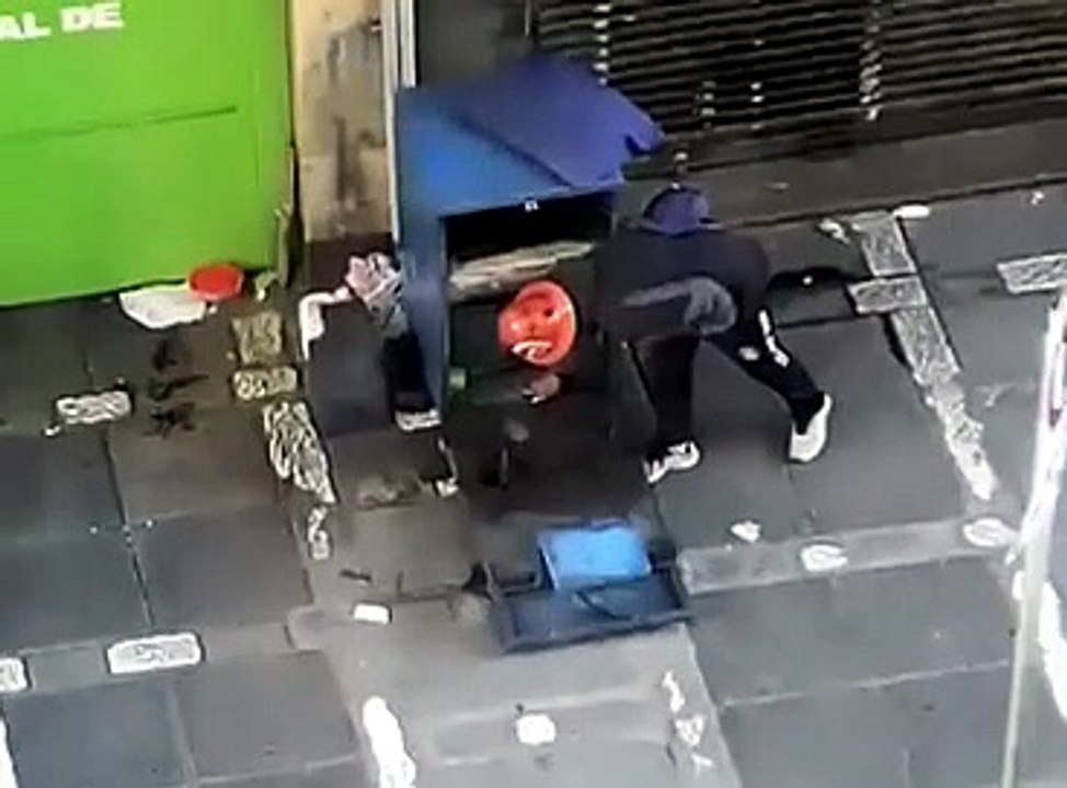 Minero es filmado robo al puesto de un humilde lustrabotas frente a la Fiscalía