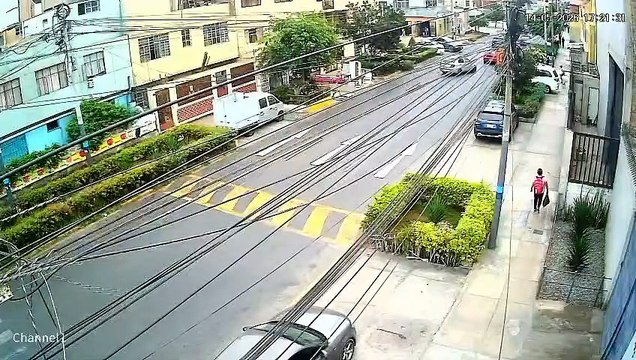 Atacantes encapuchados interceptaron a su objetivo y ejecutaron balacera.