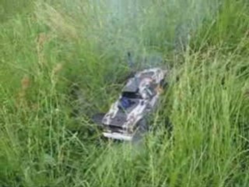 Traxxas Revo 3.3 - Raining day