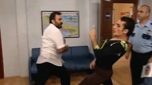 Akasya Durağı - Ali Kemal Karakol'da Dayak Yiyor