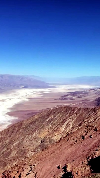LA ROUTE EST MINUSCULE vue d'en haut