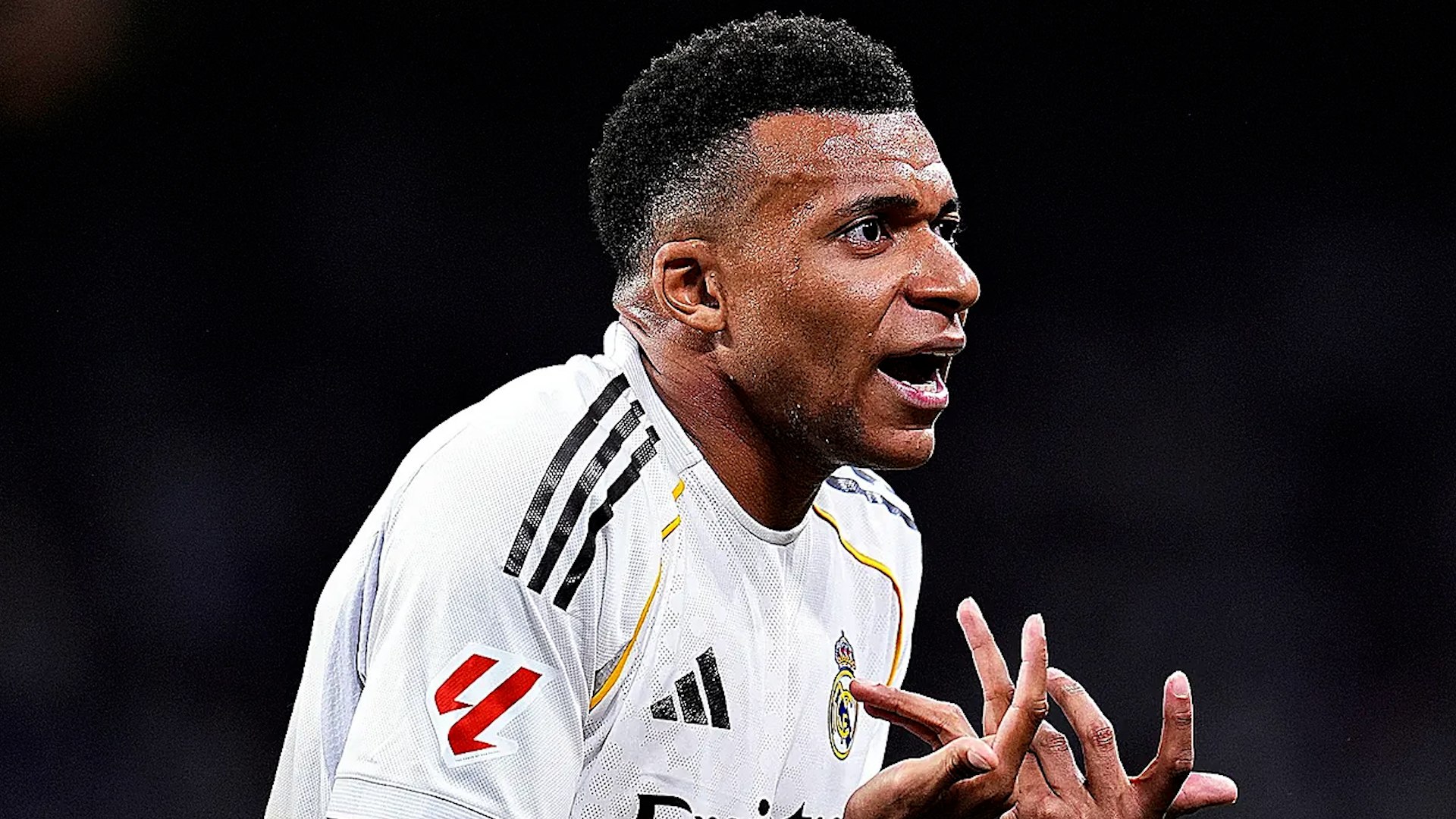 El Real Madrid vive una situaci�n delirante y la guerra entre Mbapp� y Arbeloa ya es p�blica. Aqu�, los mejores momentos del rajad�n del franc�s tras la victoria ante el Oviedo. Unas declaraciones explosivas captadas por el periodista Luis N��ez que reflejan la tensi�n total que se vive ahora mismo en el Bernab�u.

Pitos de la afici�n, reproches cruzados y un vestuario cada vez m�s dividido. Oro puro.