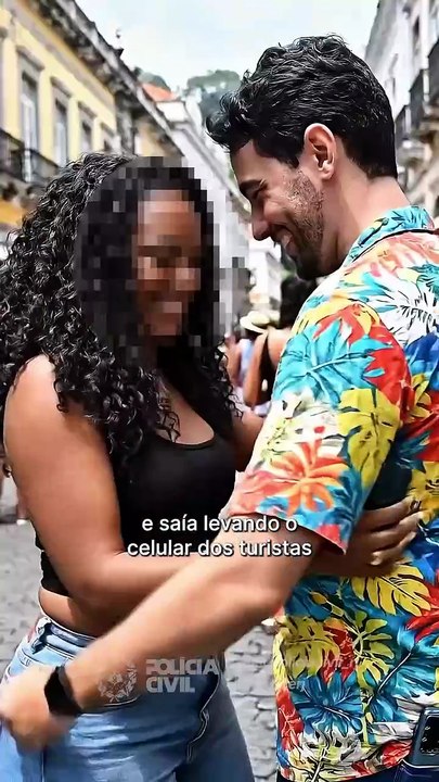 Mulher trans que usava pedido de cigarro para furtar turistas é presa pela quinta vez: "Roubava sorrindo"