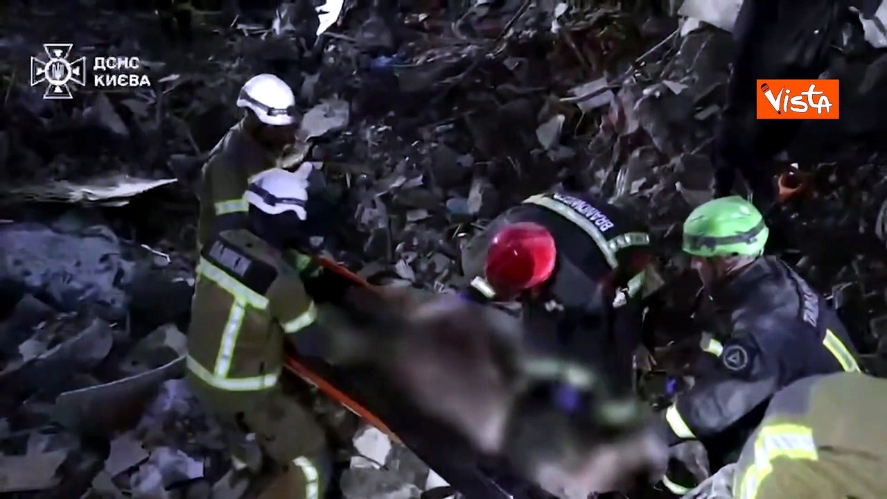Guerra Ucraina, 24 morti in un condominio colpito da un missile russo a Kiev
