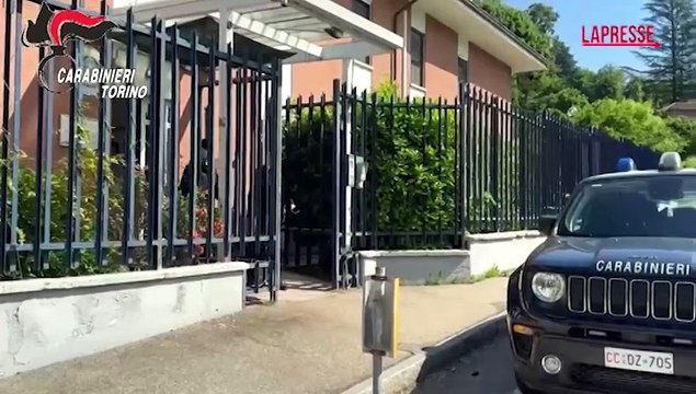 Torino, le strappano la collana ma la 73enne reagisce e fa arrestare il ladro