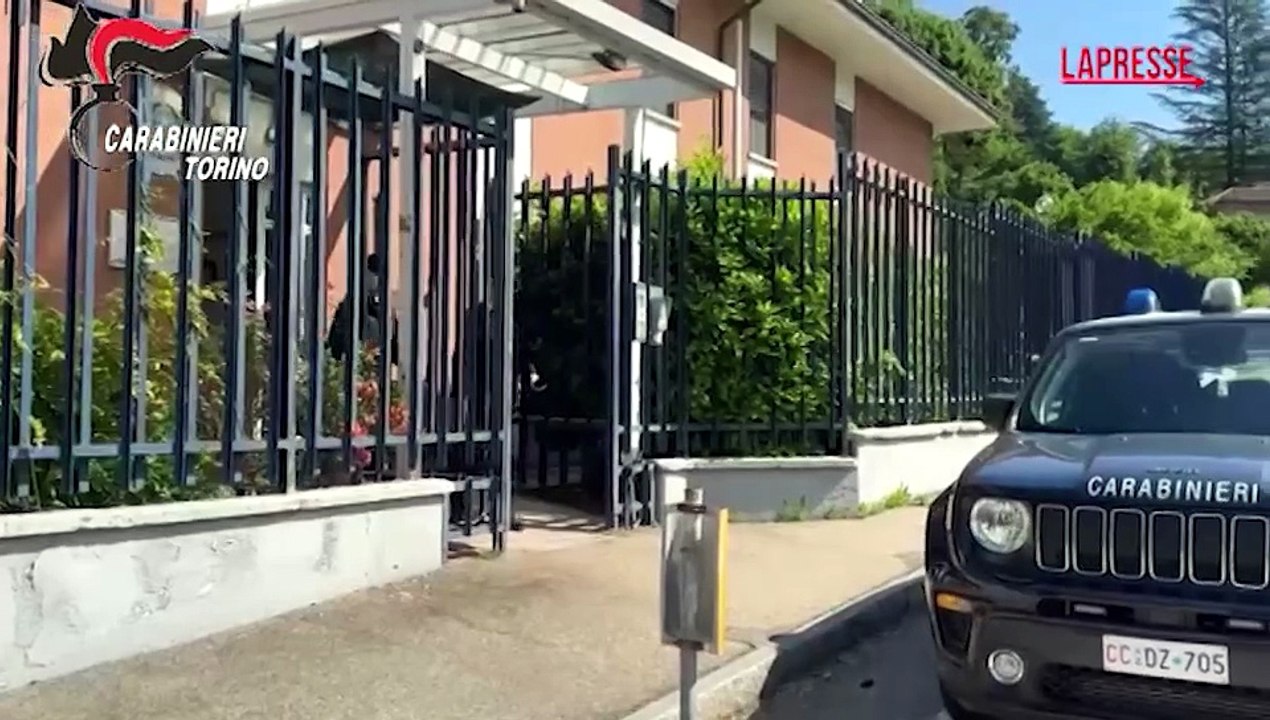 Torino, le strappano la collana ma la 73enne reagisce e fa arrestare il ladro