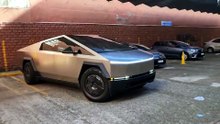 El diputado Manuel Quintar se lleva el Tesla en grúa a Jujuy CORTO