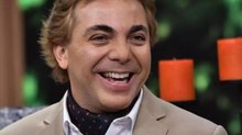 Cristian Castro sube a fan a cantar y se lleva sorpresa