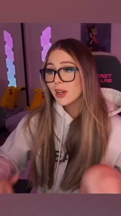 There’s no way y’all are hanging stuff on it… 💀💀 #twitch #twitchstreamer #twitchmoments #twitchclips #pickupline #jokes #texttospeech #gamergirl #tts