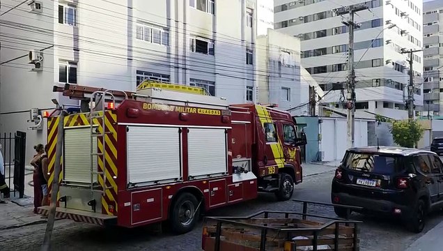 Incêndio atinge apartamento e mobiliza Corpo de Bombeiros na Ponta Verde