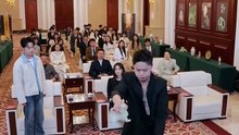 8 - Dört Kadını Diz Çöktüren Adam