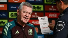 Javier Aguirre bromea con posible sanción por no estar en el CAR con Selección Mexicana