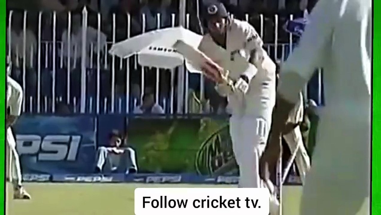 Shoaib Akhtar 3 clean out bowled VVS Laxman.