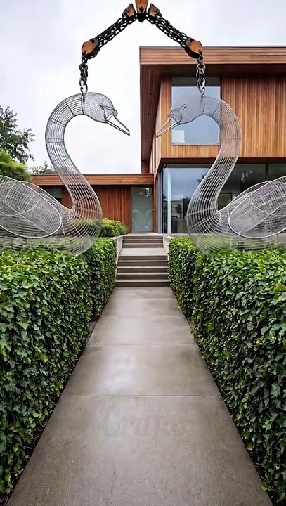 Swan Garden Sculptures Transformation #topiarygrden #diytopiary #backyardgarden #satisfying