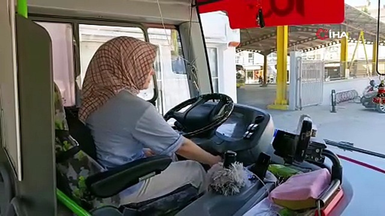 Yolcusu fenalık geçirince kadın şoför rotayı hastaneye çevirdi