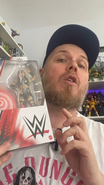 Unboxing elite Kairi Sane