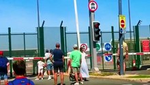 Uniknya Bandara Internasional Gibraltar yang Menyatu dengan Jalan Raya