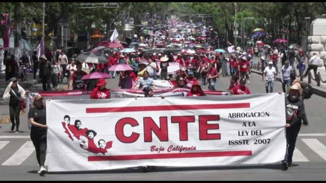 Città del Messico, protesta degli insegnanti: Blocchiamo i Mondiali