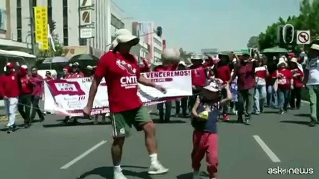 Città del Messico, protesta degli insegnanti: Blocchiamo i Mondiali