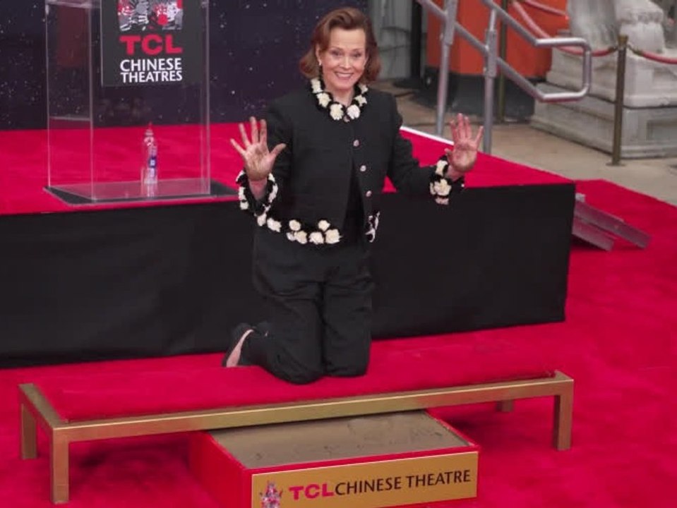 Spuren hinterlassen: Sigourney Weaver verewigt sich in Hollywood