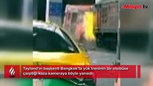 Bangkok’ta yük treni yolcu otobüsüne çarptı: 8 ölü, 20’den fazla yaralı