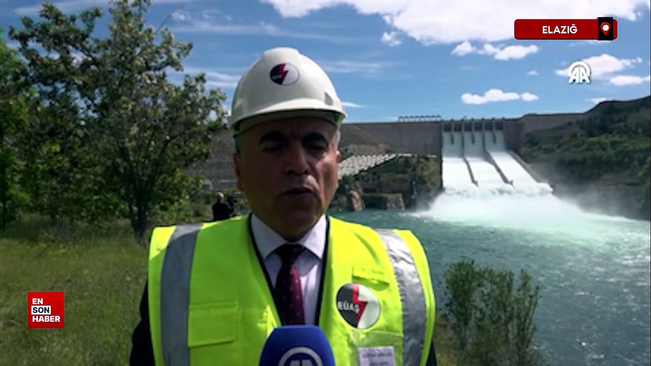 Elazığ'da 7 yıl sonra kapakları açılan Keban Barajı'nda su tahliyesi sürüyor