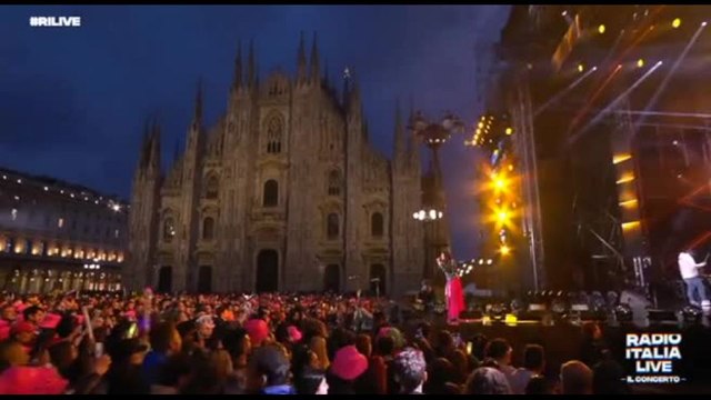 Radio Italia Live, in Duomo a Milano 20mila persone per il concerto