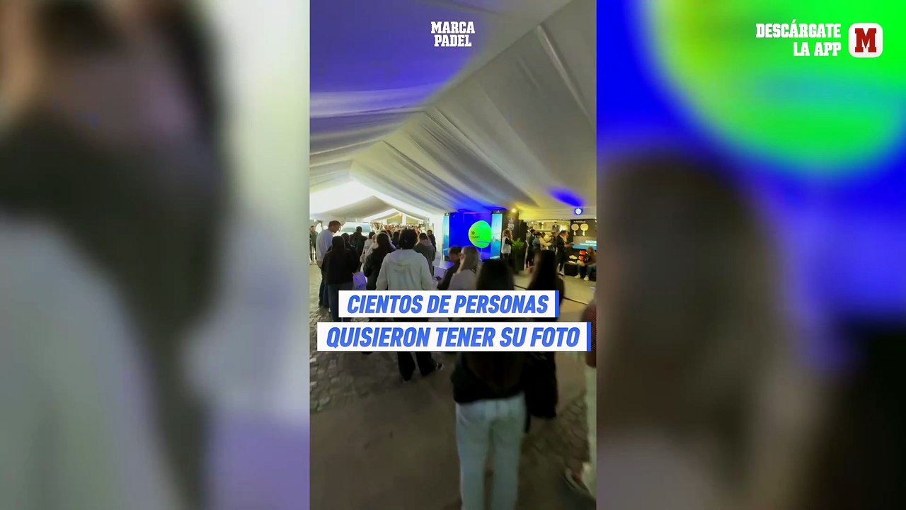 Locura por Delfi Brea: ¡150 metros de fila para sacarse una foto!