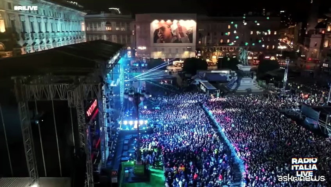 Radio Italia Live, in Duomo a Milano 20mila persone per il concerto