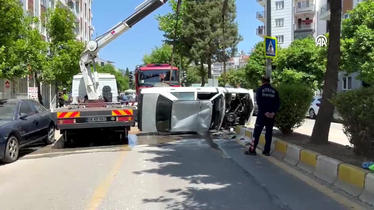 Aydın'da devrilerek yanan otomobilin sürücüsü yaralandı