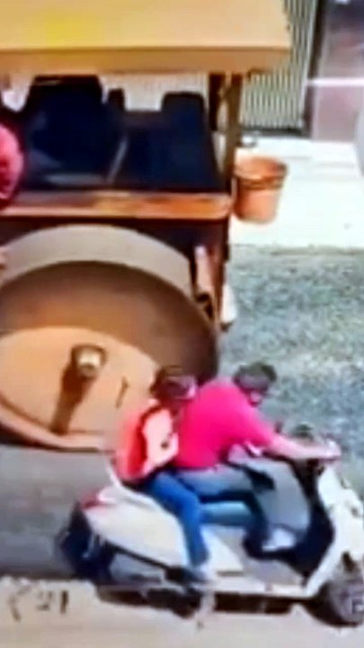 Fatal Road Roller Accident in Ganesha Basti, India