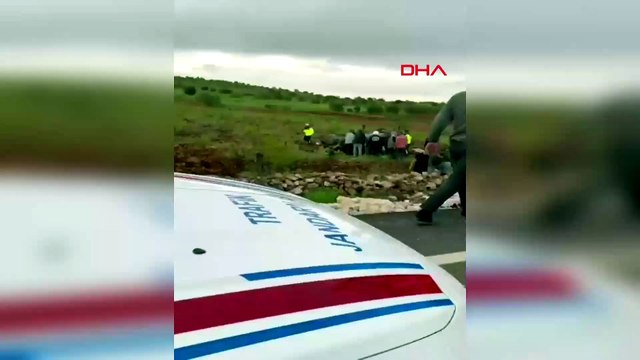 Mardin'de otomobil takla attı; 1 ölü, 2 yaralı
