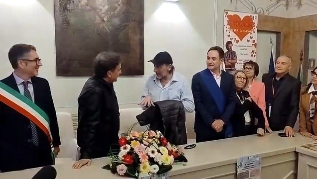 Il trentennale del film Il Ciclone: siparietto tra Pieraccioni e Ceccherini in Comune a Laterina