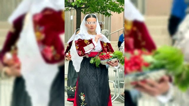 La Cavalcata sarda paese per paese, le immagini dei 53 abiti tradizionali sono una gioia per gli occhi