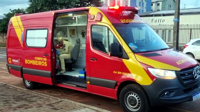 Homem de 32 anos fica ferido após queda em calçada na Avenida Piquiri