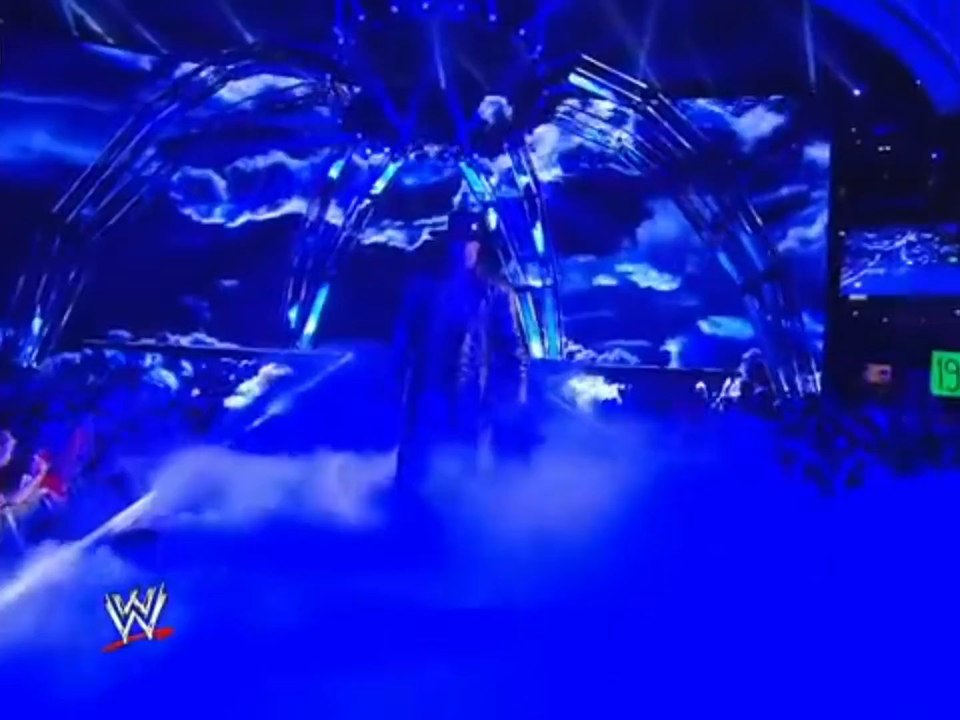 Lounger G come out on Stage like Undertaker with a Commillionaire song as his theme song