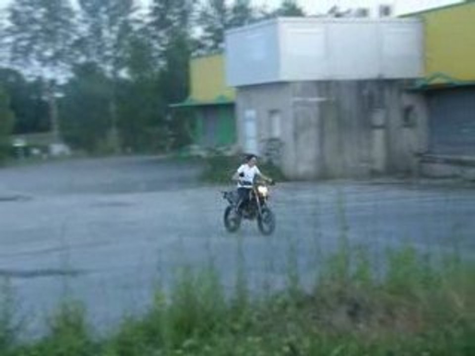 Malick et Gregory qui sautes