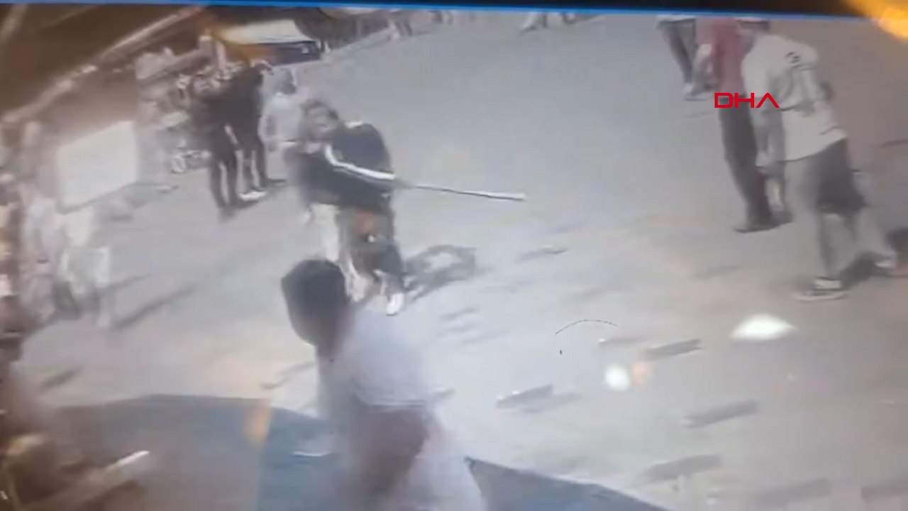 Taksim’de kazmayla esnafa saldıranlar meydan dayağı yedi!