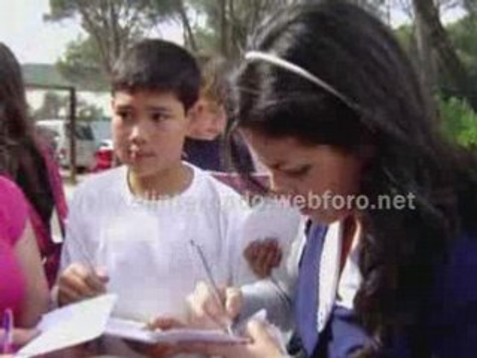 Marta Torné firma autógrafos